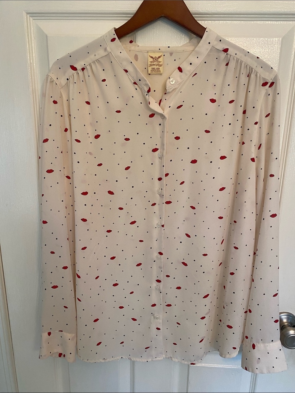 Faded Glory Cream Blouse with Red Lip & Black Dot Pattern Art Deco